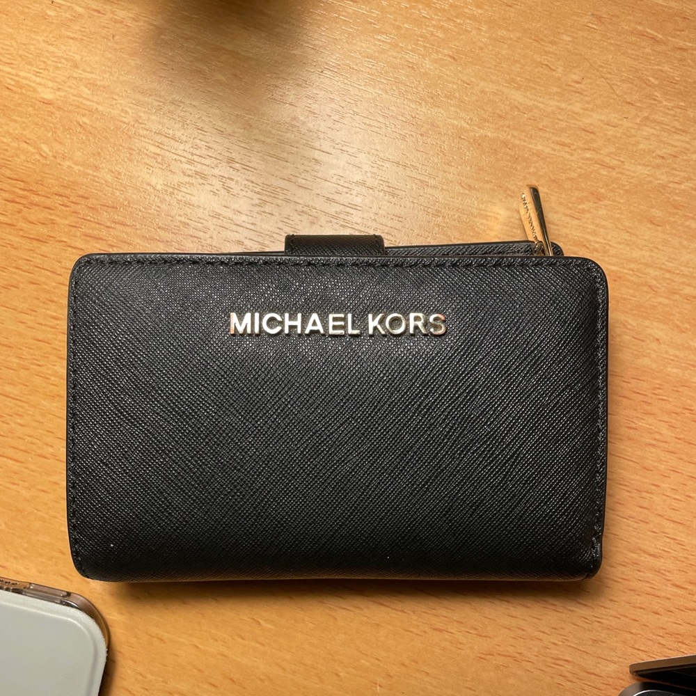Michael Kors bifold zip wallet